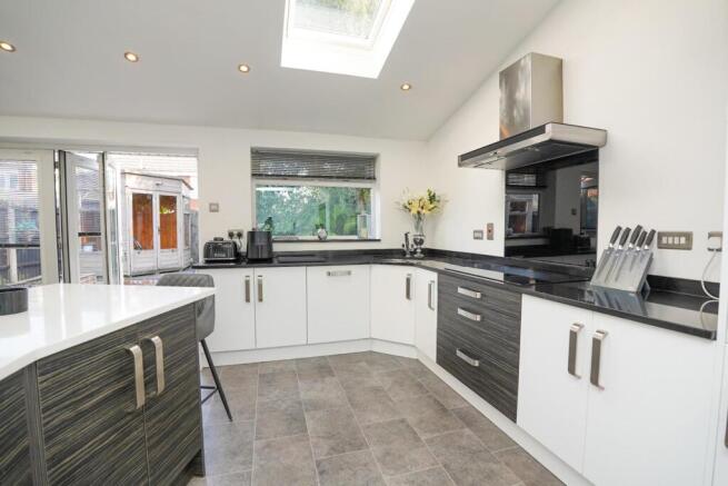 3 bed Semi-Detached for sale Image 10