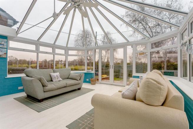 8377151-interior30.jpg