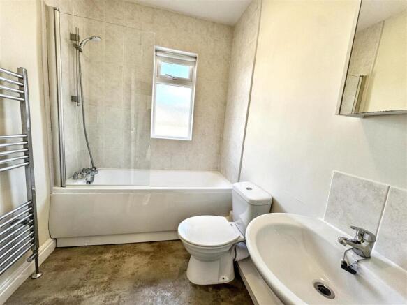 2 bed Terraced to rent Image 6