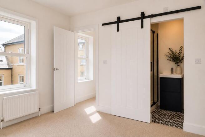 2 bed Flat for sale Image 6
