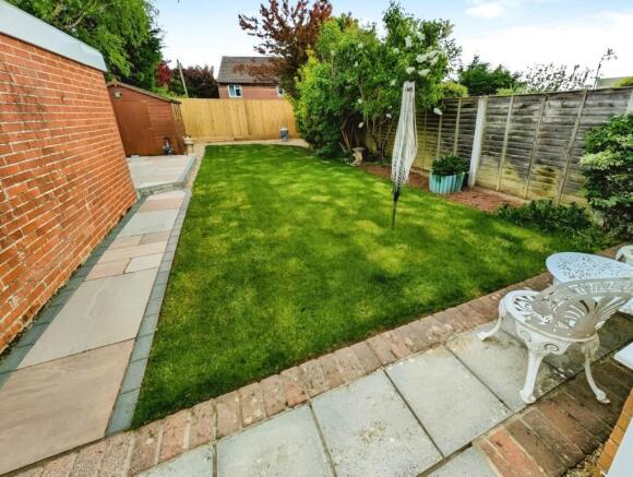 32 Dorset Way photo 8.jpg