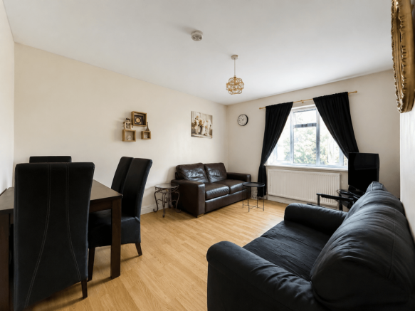 3 Bedroom Flat in Whitton Nelson Road