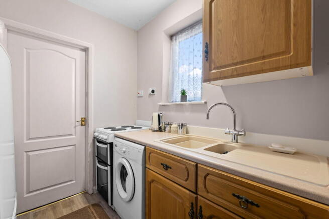 3 bed Semi-Detached for sale Image 4