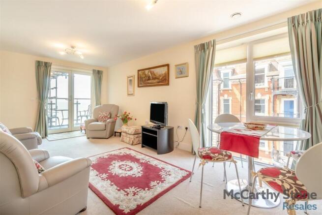 8698315-interior12.jpg