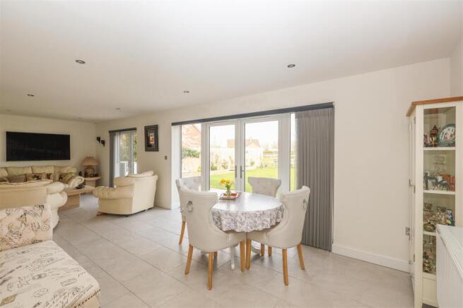 3 bed Detached for sale Image 11