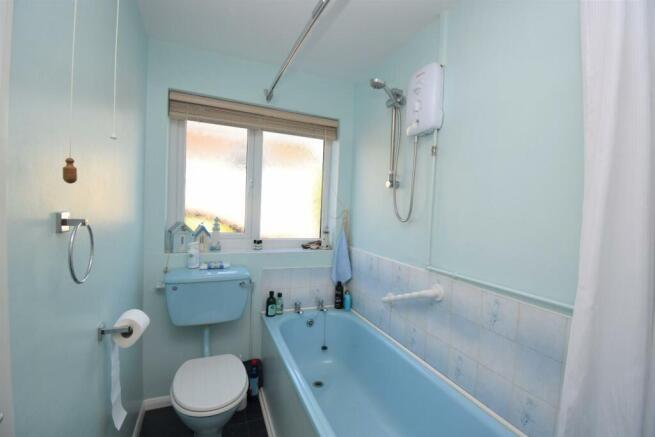 Bathroom (2).jpg