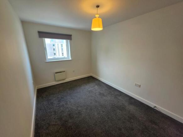 2 bed Flat to rent Image 11