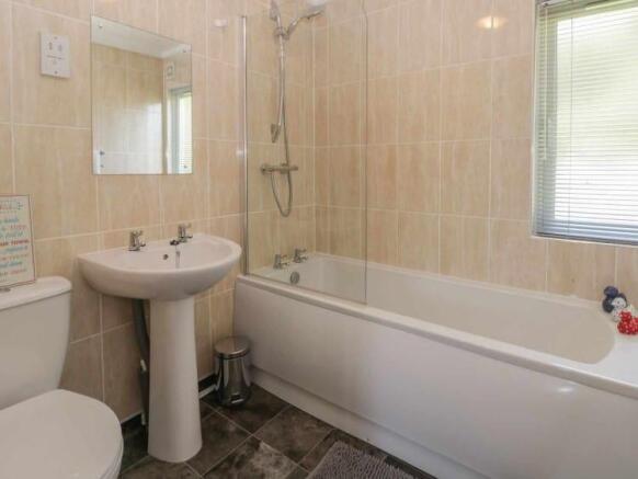 3 bed Park Home for sale Image 11