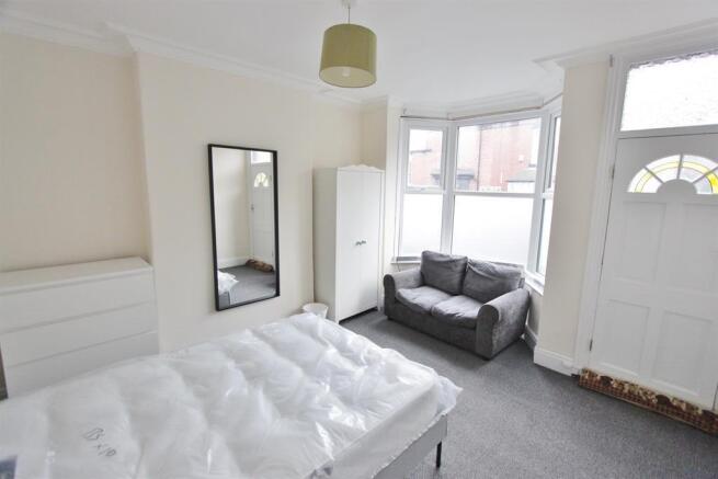 4 bed Terraced to rent Image 4
