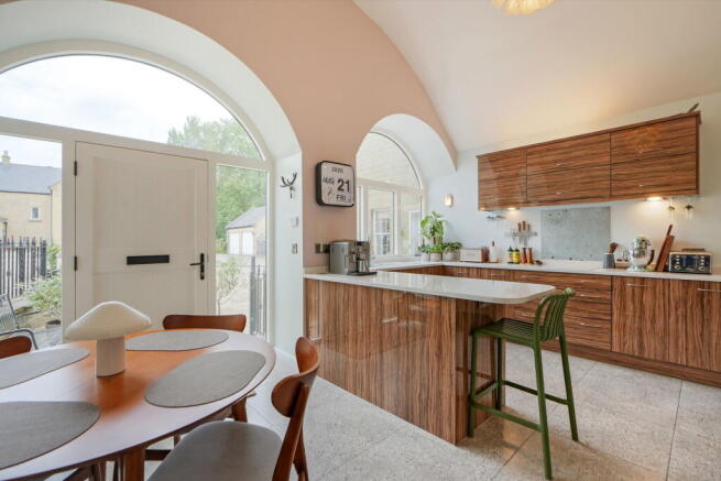 4 bed Town House for sale Image 5