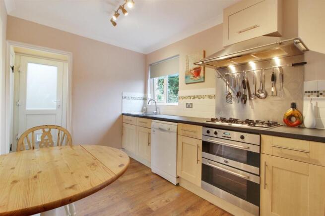 Kitchen 2.jpg