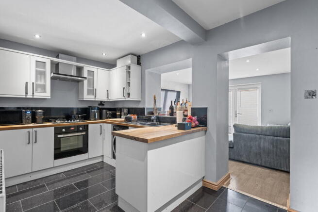 3 bed Town House for sale Image 7