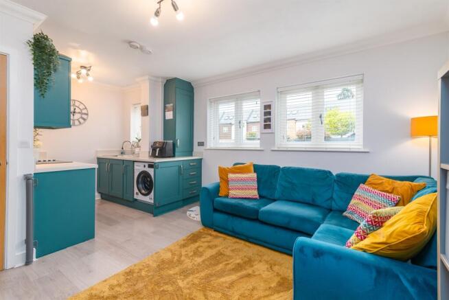 Lounge & Kitchen Area