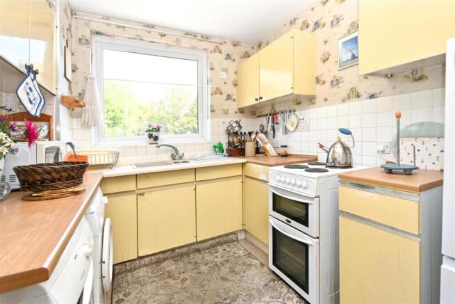 34 Upperton Road, Eastbourne photo 4