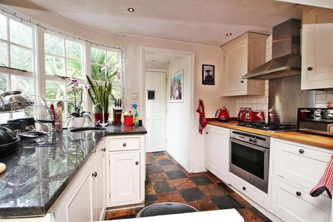 Kitchen 2.JPG