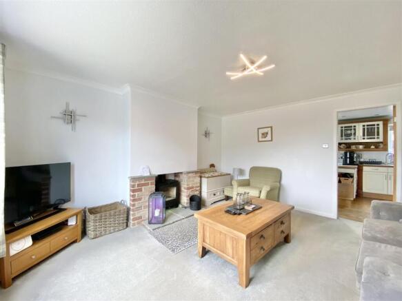 3 bed Semi-Detached for sale Image 3