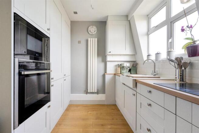 Churchfields, E18