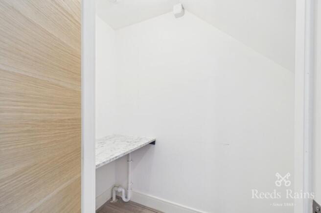 5 bed Detached for sale Image 9