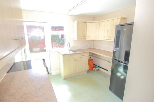 FITTED KITCHEN