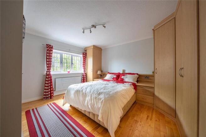 4 bed Detached for sale Image 10