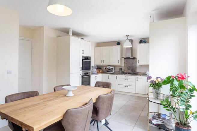 4 bed Detached for sale Image 7