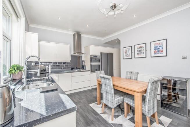 4 bed Terraced for sale Image 5