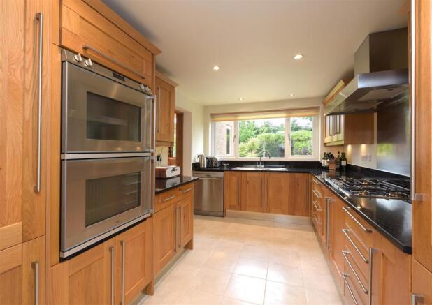 STUNNING KITCHEN