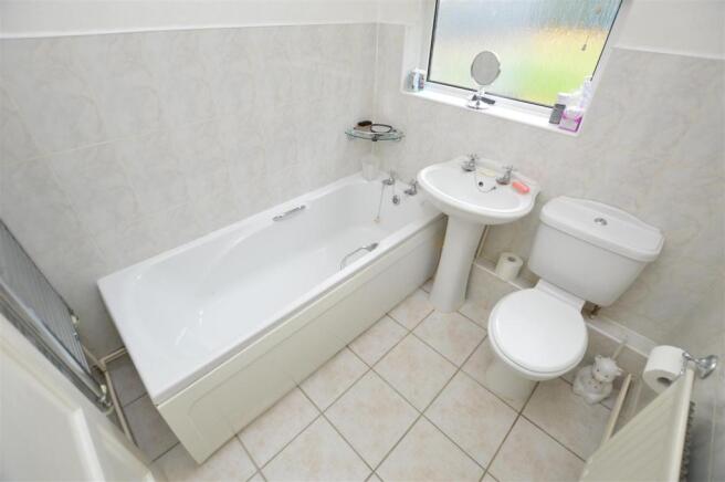 BATHROOM (rear)