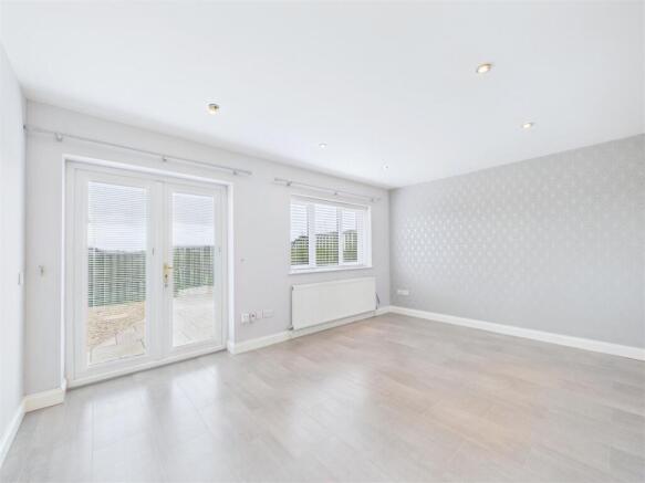 4 bed Detached for sale Image 9