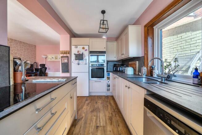 Meadrow, Godalming, GU7 photo 4