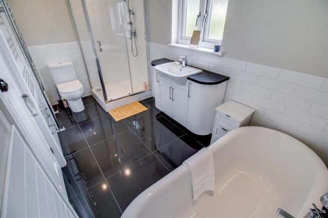 4 bed Semi-Detached for sale Image 8