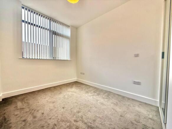 2 bed Flat to rent Image 12