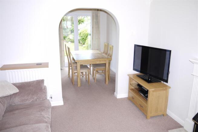 LIVING/DINING ROOM