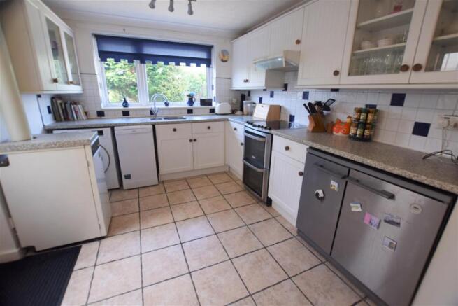 kitchen 2.jpg