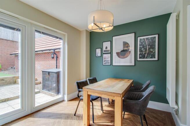4 bed Semi-Detached for sale Image 4