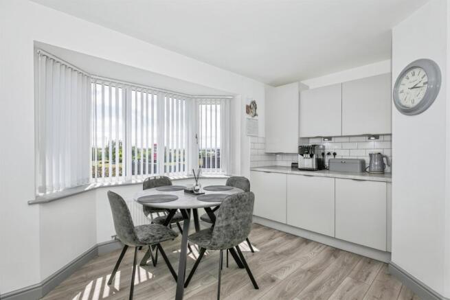 4 bed Town House for sale Image 6