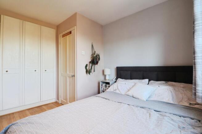 2 bed Flat for sale Image 11
