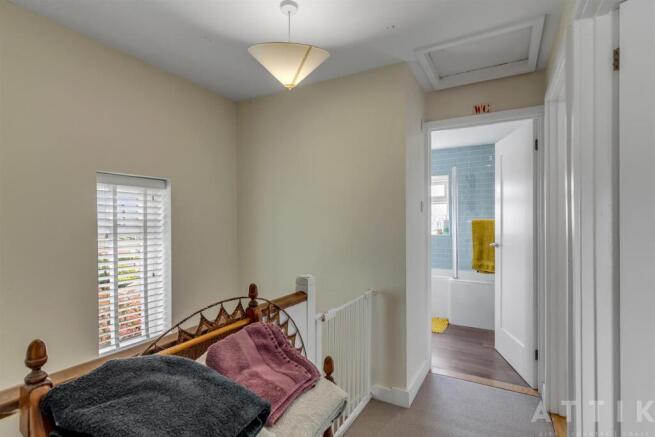 10 Queens Drive, Halesworth IP19 8DN (11).jpg