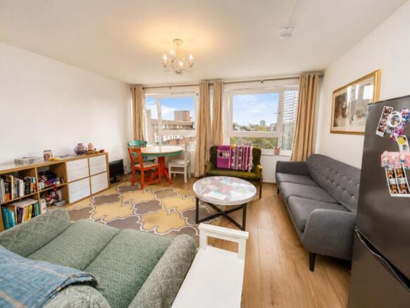 2 bedroom flat with balcony