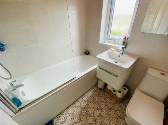 fountain street 16 bathroom.jpg