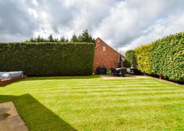 27 Old Farm Drive-gdn1.jpg