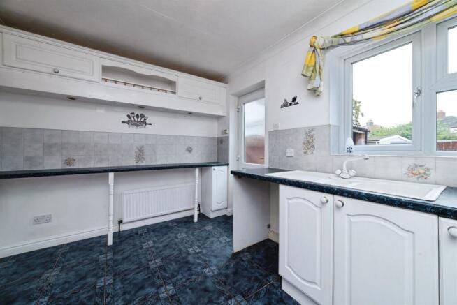 2 bed Semi-Detached for sale Image 5