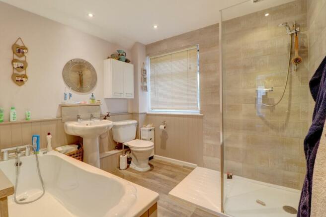 Family bathroom.jpg