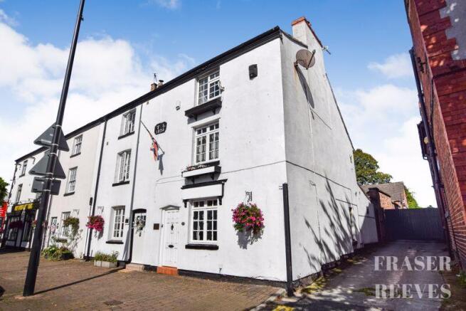 Prominent High Street position