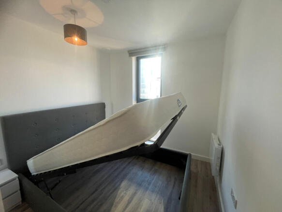 2 bed Apartment to rent Image 6