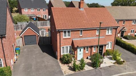 Challen Street, Billingshurst, RH14