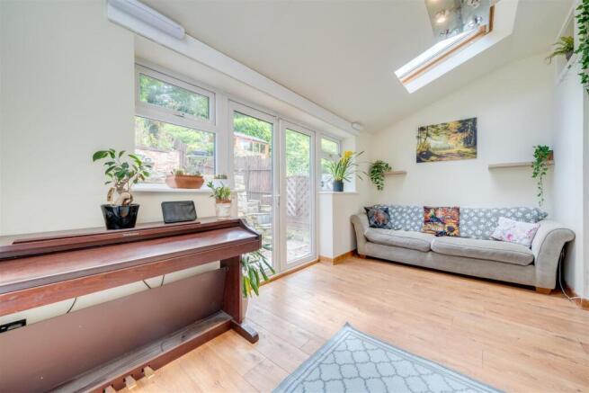 3 bed Terraced for sale Image 6