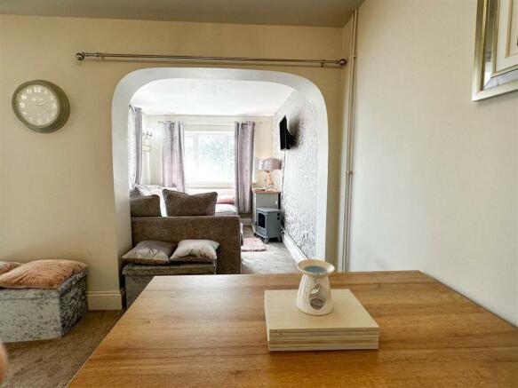Lounge/Dining Area