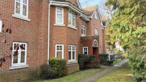 8, 96 Burleigh Mansions, Sidney Road, Walton-on-thames KT12 3SA
