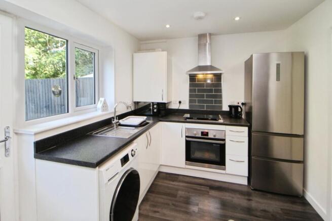 John Walton Close, Glossop, Derbyshire, SK13 photo 4